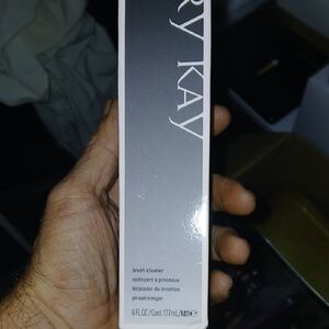 Mary Kay Brush Cleaner in Black and White Packaging